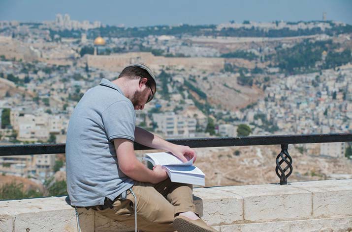 arts student david wolfowicz studying outdoors