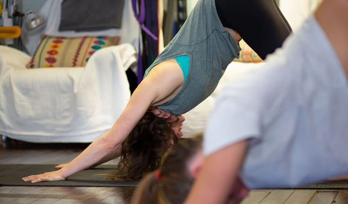 sanskrit-student-antonetta-stretching