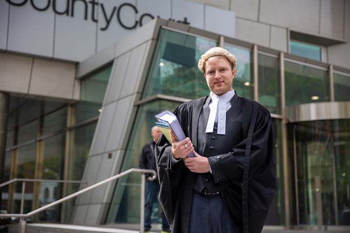 Lawyer, or law professional? | Open Universities Australia