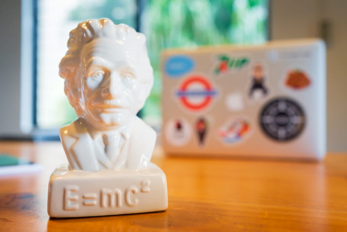 albert-einstein-figurine